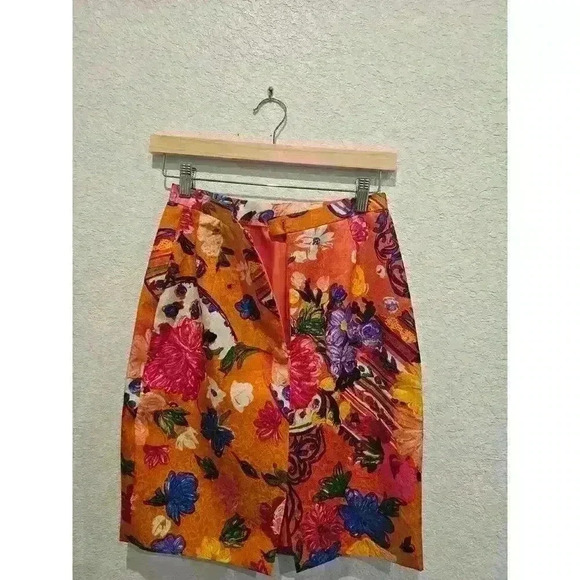 Vintage Floral silk skirt. SZ 6 Carolina Herrera vibes, farm rio vibe. - Picture 3 of 4